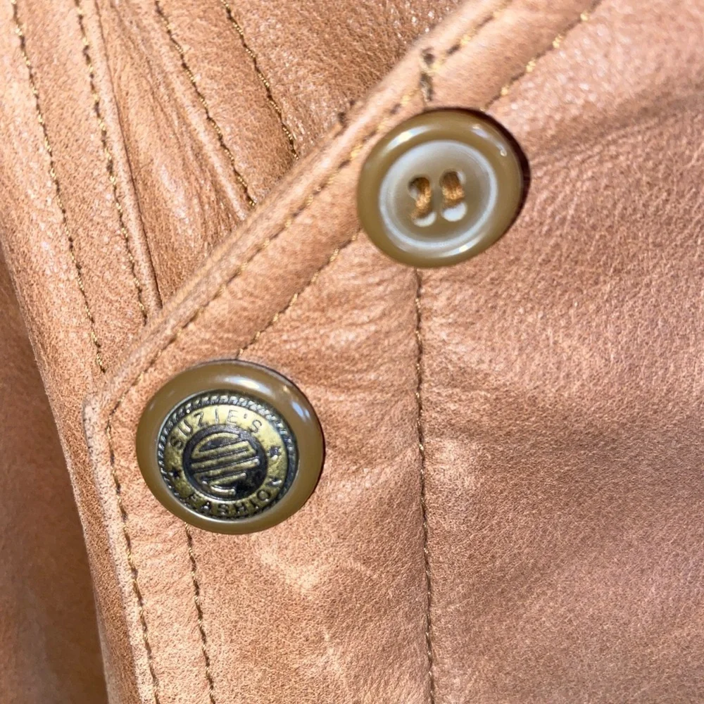Vintage American Style Brown Leather Belted Trench Coat
Mountain life old money - Picture 11 of 14